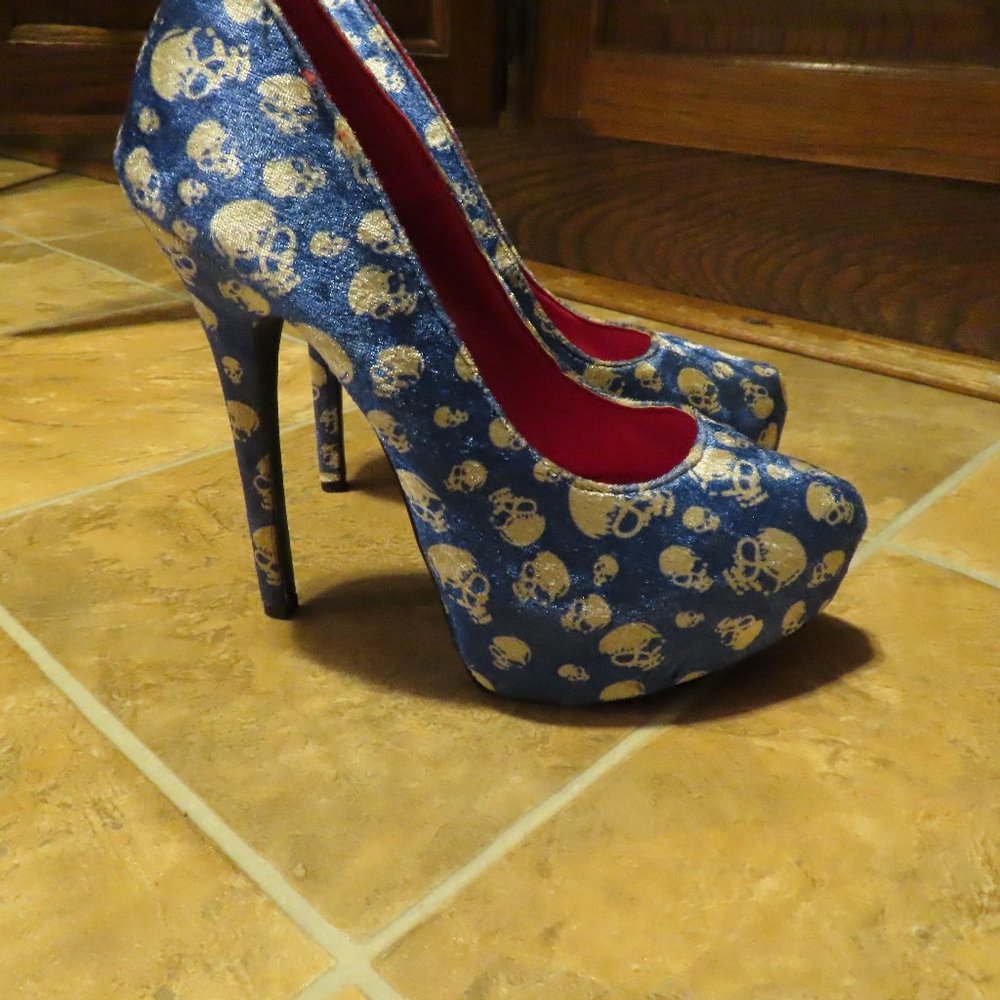 Blue and White Skull Platform Pumps.
